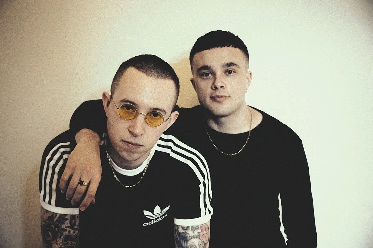 Slaves par Slaves