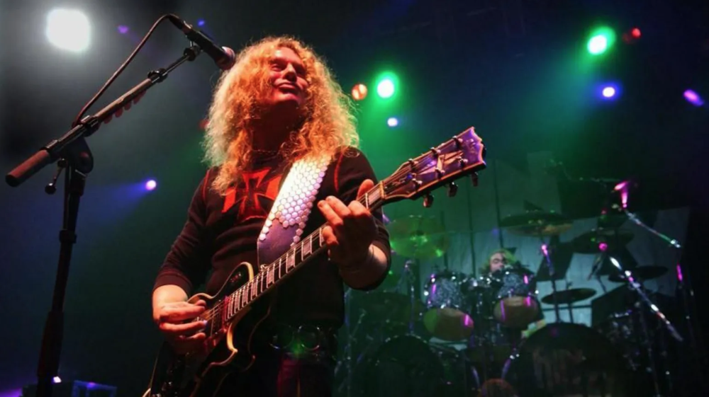 Le guitariste de Whitesnake, John Sykes, décède à l'âge de 65 ans. 