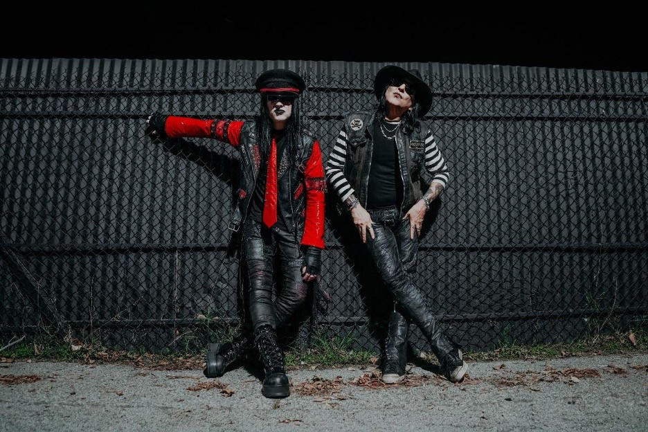 Wednesday 13 s'associe à Taime Downe de Faster Pussycat sur le titre hard rock ‘No Apologies’ ! 