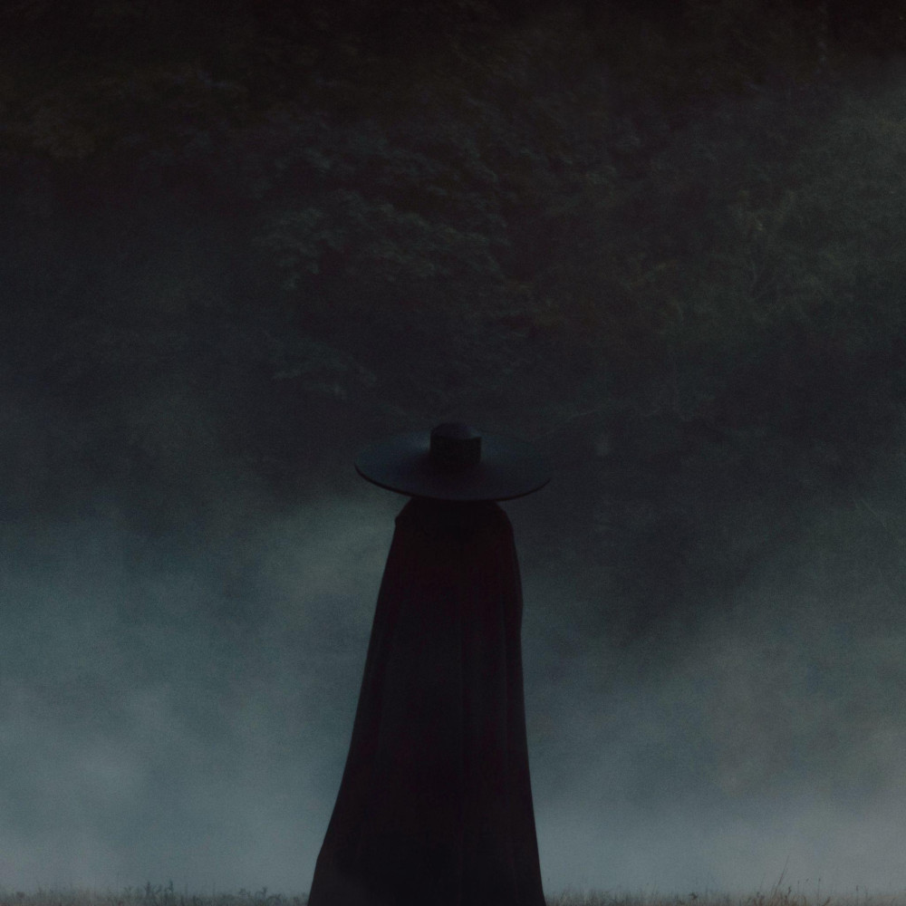 Bad Omens est de retour avec un nouveau single, 'Specter', et un clip cinématographique avec l'acteur Ryan Hurst. 