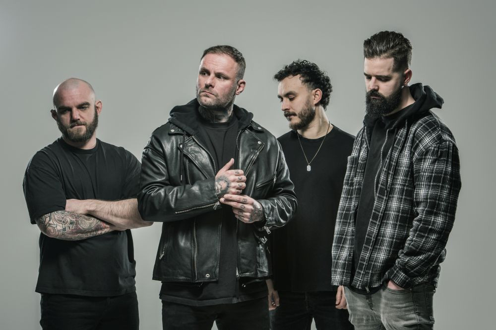 Kris Barras Band dévoile le clip de son nouveau single détonnant 'All Falls Down' 