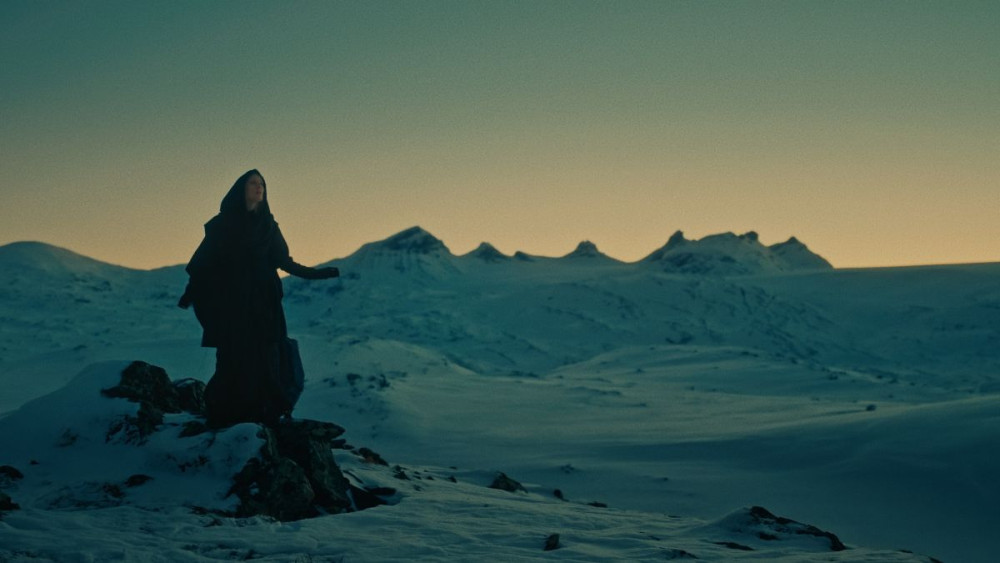 Myrkur dévoile le clip épique de 'Touch My Love And Die' avant le Dansk Melodi Grand Prix. 