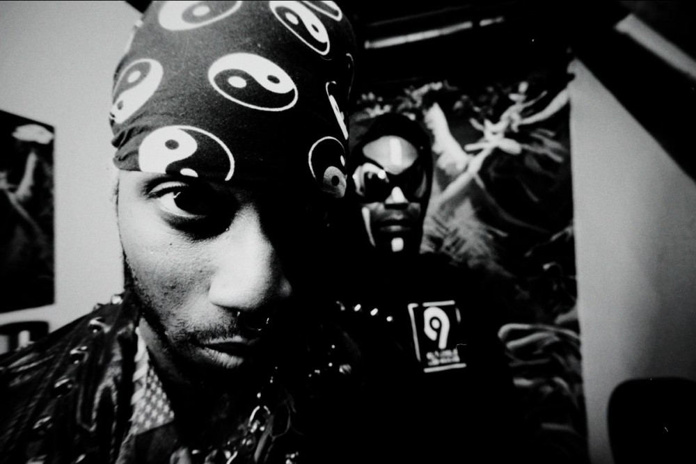 Ho99o9 : Le duo punk-rap annonce son retour en France et dévoile le clip de 'OK, I'm Reloaded' 