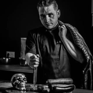 Marmites & Moshpits #1 | Comment cuisine SUN la reine du Brutal Pop ? 