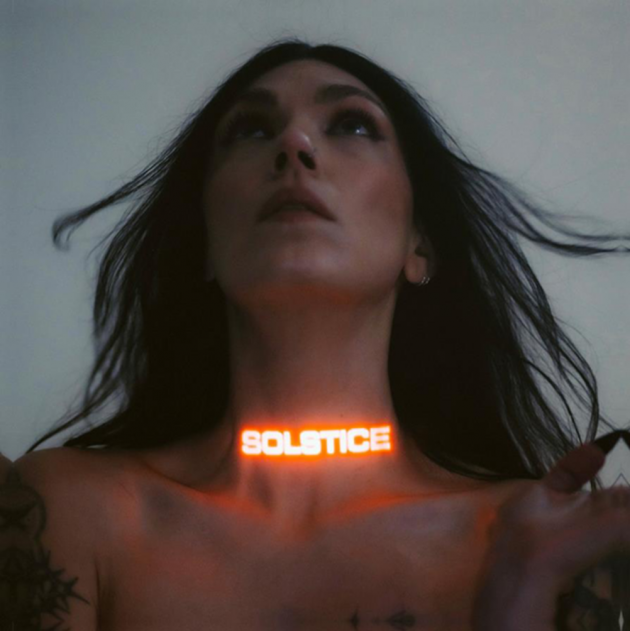 A.A. Williams dévoile le single 'Poison' et annonce son nouvel album 