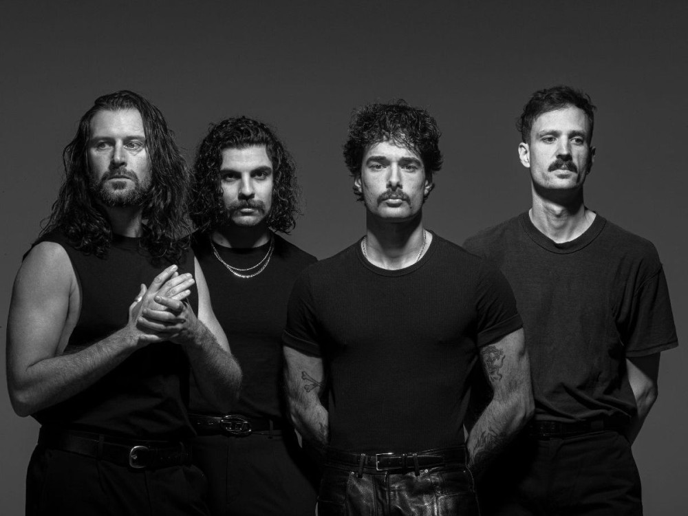 Messalina invite Doodseskader sur le sombre et incandescent 'No Color' 