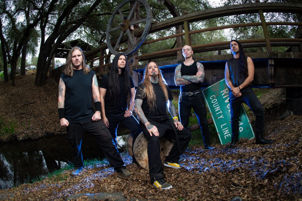 DEVILDRIVER dévoile un nouveau single explosif, 'Dead in the Water', avant l'album 'Strike and Kill' 