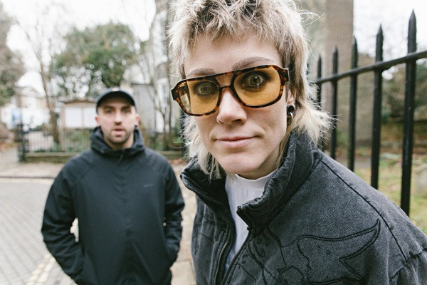 Le duo punk The Meffs dévoile le single 'Where Did It All Go Wrong?' et annonce l'album 