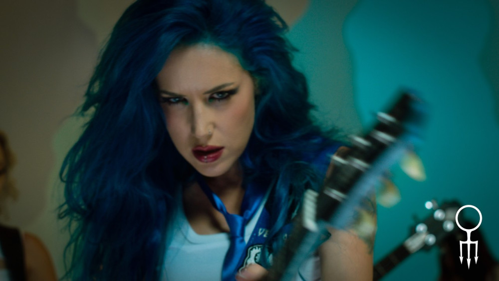 Blue Medusa dévoile son nouveau single 'Crocodile.' 