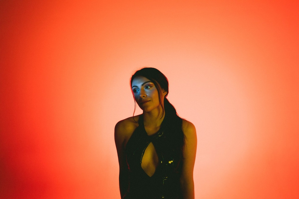 MAIAH WYNNE dévoile son nouveau single 'Another Step' avec Dan Avidan et Alex Lifeson, extrait de son nouvel album studio 'Into The Waves', sortie le 25 septembre 2026 
