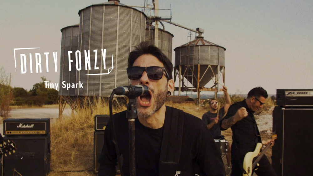 DIRTY FONZY sort son nouveau single 'Tiny Spark' et en dévoile le clip réalisé par Pierre-Louis Bocquet 