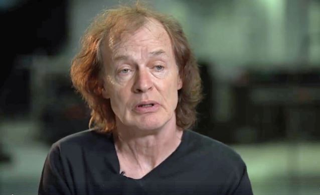 AC/DC....l'avenir d'Angus Young en pourparler........Le retrait de Cliff Williams.... 