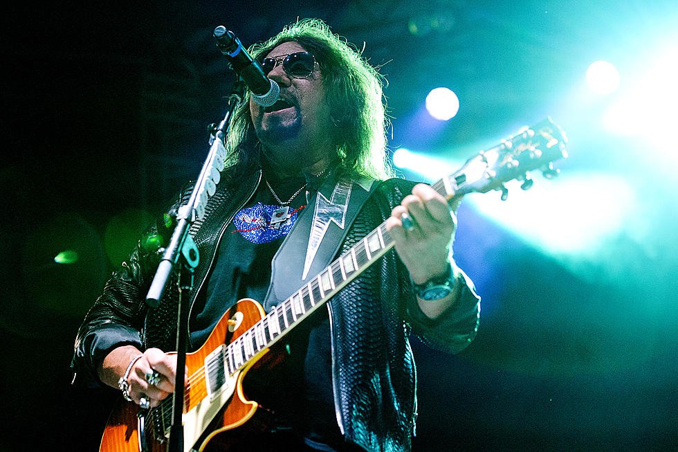 Ace Frehley, l'ancien guitariste de Kiss profite du confinement pour un nouvel album! 