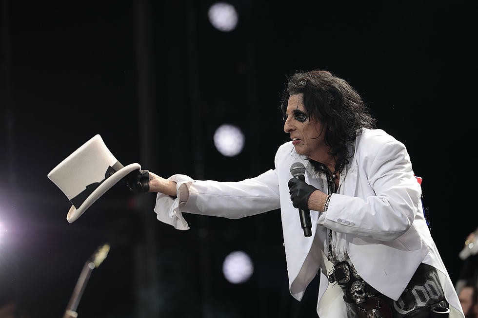 Alice Cooper a écrit une chanson spéciale pour le fils d'un musicien des années 70 atteint d'un cancer! 