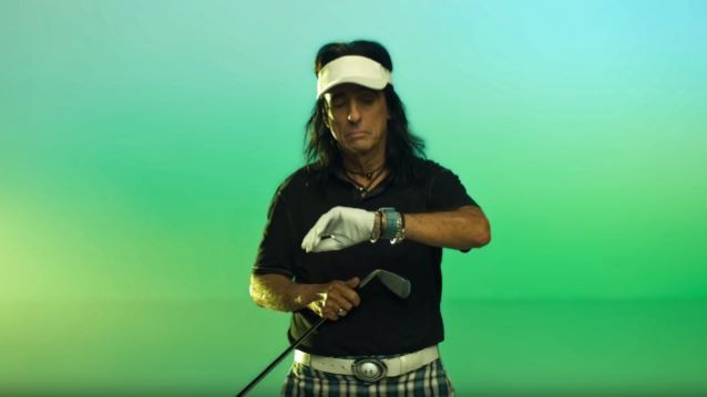 ALICE COOPER dans une pub d'Apple  