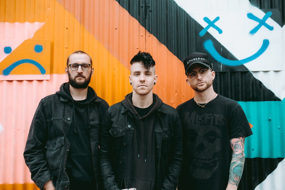 AS IT IS publie une nouvelle video 'IDC, I CAN'T TAKE IT' 