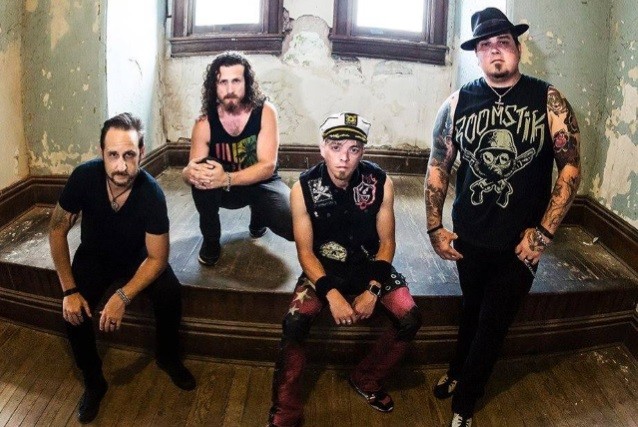BLACK STONE CHERRY joue dans l'ancien appartement londonien de Jimi Hendrix 