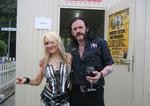 DORO rend hommage à Lemmy avec \'\'It Still Hurts\'\' ! 
