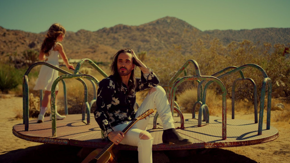 Extreme est dans l'oeil du cyclone avec son nouveau clip 'Hurricane' 