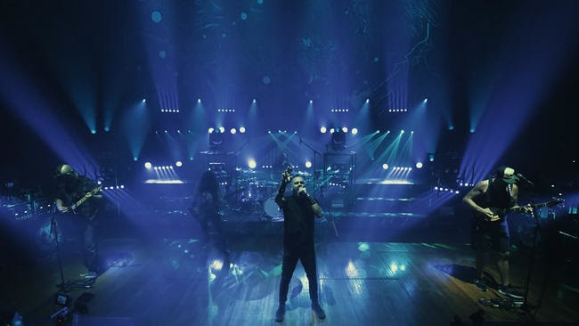 KILLSWITCH ENGAGE publie la vidéo 'Us Against The World' 