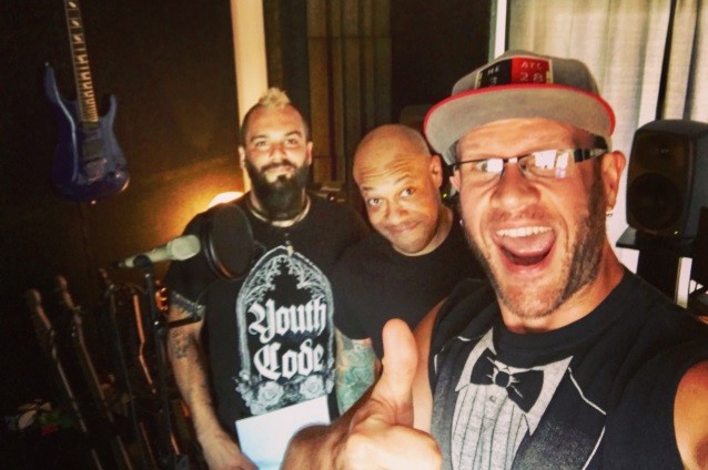 KILSWITCH ENGAGE annonce le retour de Howard Jones pour une chanson ! 