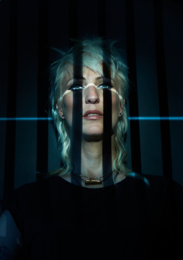 LUCIE SUE : To Sing In French,  nouvel album et nouveau clip! 