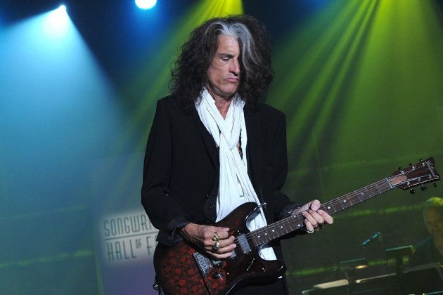 Malaise Cardiaque en plein concert........JOE PERRY    AEROSMITH 