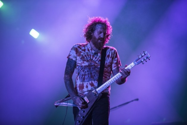 MASTODON, Brent Hinds se casse la jambe 
