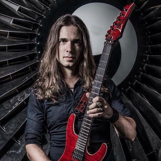 MEGADETH, la journée de KIKO LOUREIRO au HellFest en vidéo ! 