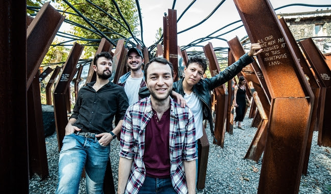 MESS OUT : Nouvelle vidéo 'Raining Again' 