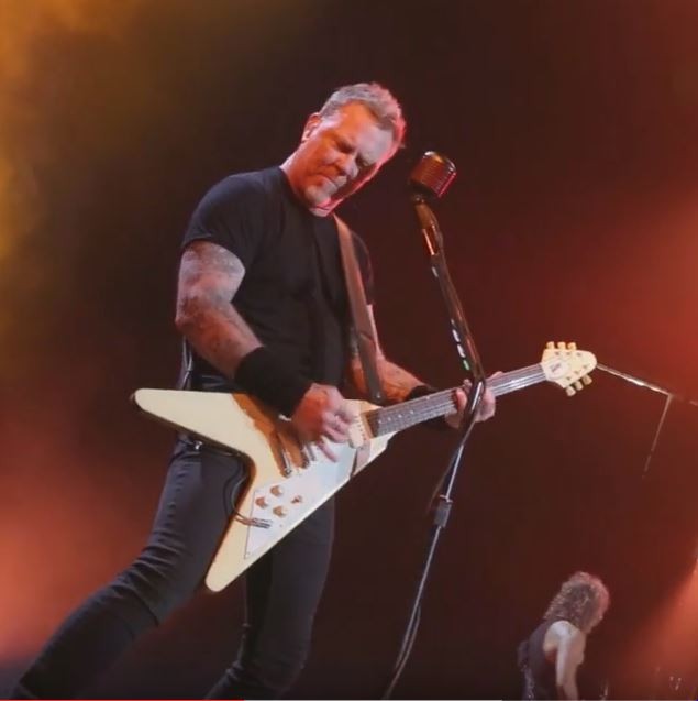 METALLICA, deux nouvelles vidéos live en ligne 