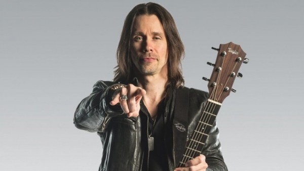 MYLES KENNEDY interprète « Year Of The Tiger » en live acoustique 