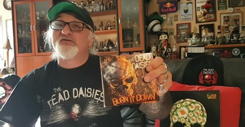 One day, one tish, one skeud ! Today THE DEAD DAISIES avec KEUTAN Von Panzer ! 