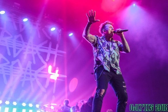 Papa Roach reprend ''Firestarter'' de the Prodigy au festival Sonic Temple!