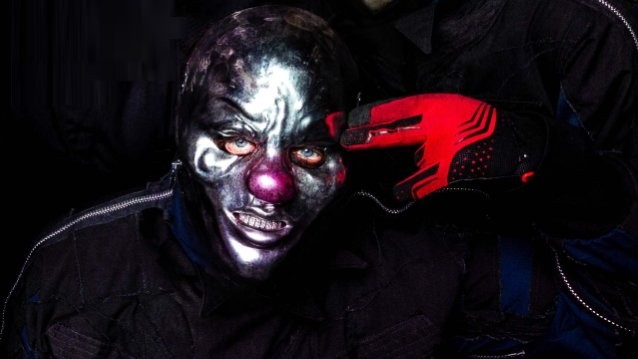Pour Shawn 'Clown' Crahan, Slipknot n'abandonnera jamais les masques......."Je me sentirais moins bien". 