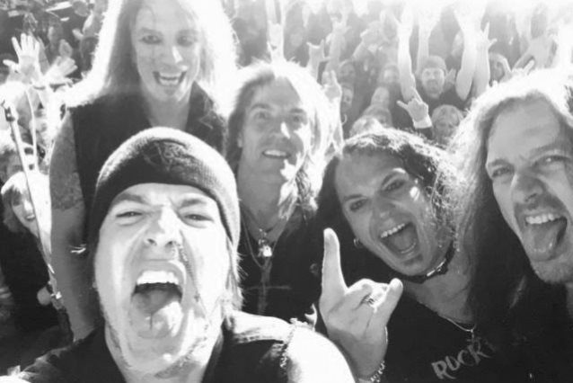 SKID ROW en studio avec un nouveau chanteur. Devinez qui !  