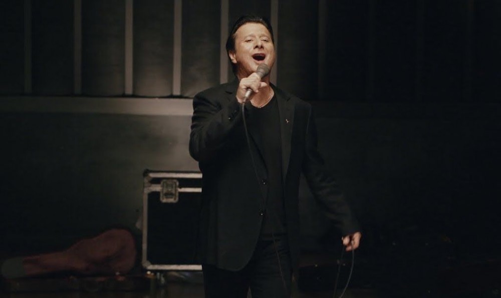 Steve Perry, l'ancien chanteur de Journey, publie son tout premier titre après un quart de siècle ! 