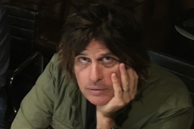 Stone Temple Pilots : Du rififi chez le guitariste Dean DeLeo !!! 