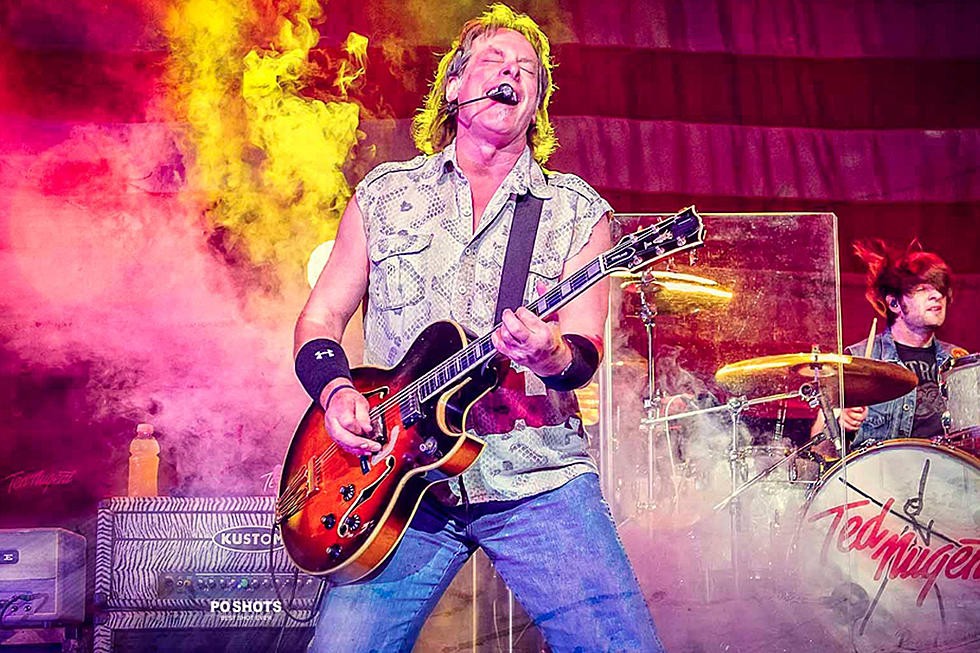 Ted Nugent, révèle les détails de son nouvel album \'\'The Music Made Me Do It\'\'! 