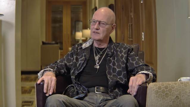 THE CHRIS SLADE TIMELINE sera de passage en France ! 