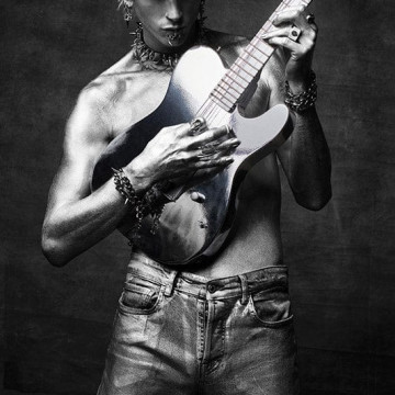 Machine Gun Kelly dévoile “Vampire Diaries”