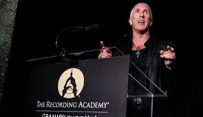 Un nouvel album solo pour Dee Snider, avec une version acoustique de We're Not Gonna Take It 