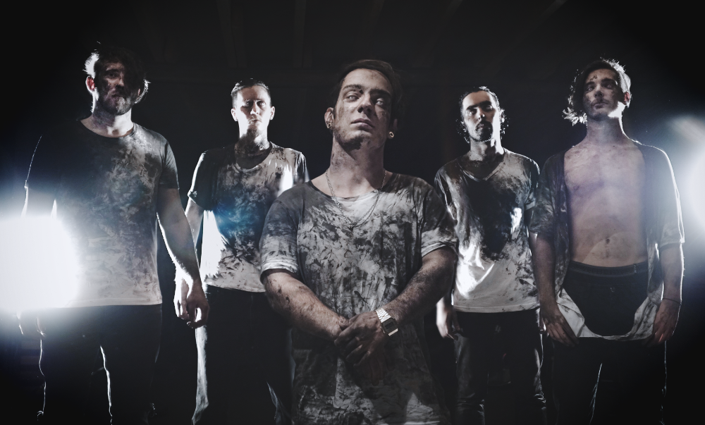 Une lyric video pour \'\'OG Gold\'\' de Out Of My Eyes 