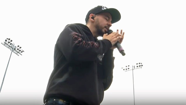 Vidéo : le premier concert solo de Mike Shinoda (LINKIN PARK) 