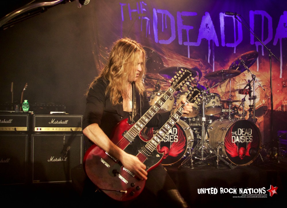THE DEAD DAISIES / Guest THE NEW ROSES