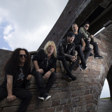 Coreleoni Annonce L album Live At Hallenstadion Zurich Et D voile Le 