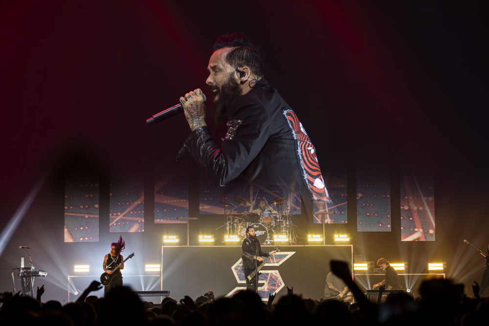 Skillet a enflammé le Zénith de la Villette à Paris !